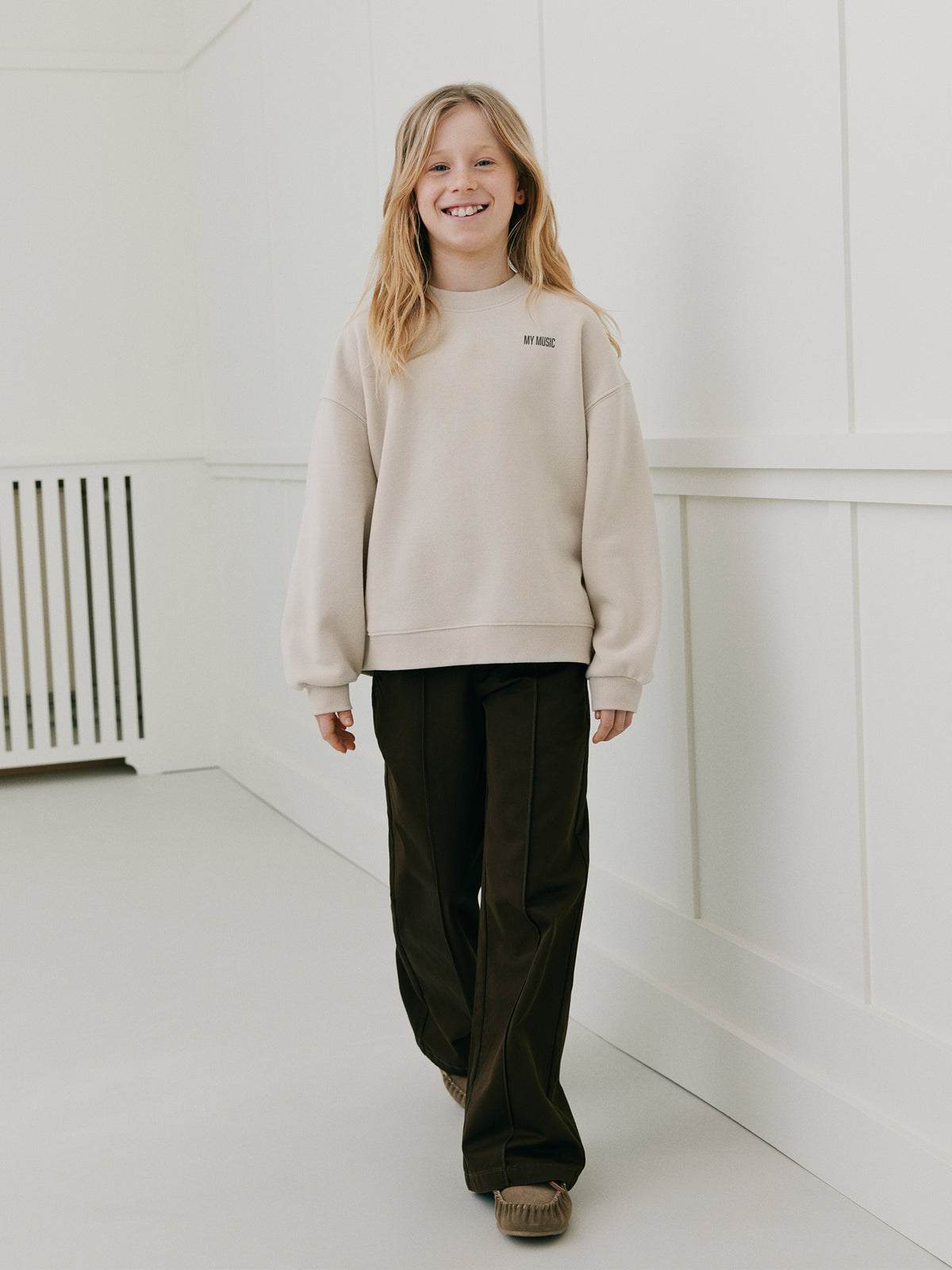 Sofie Schnoor YOUNG IZZASY TROUSERS T-shirt 7080 Dark brown