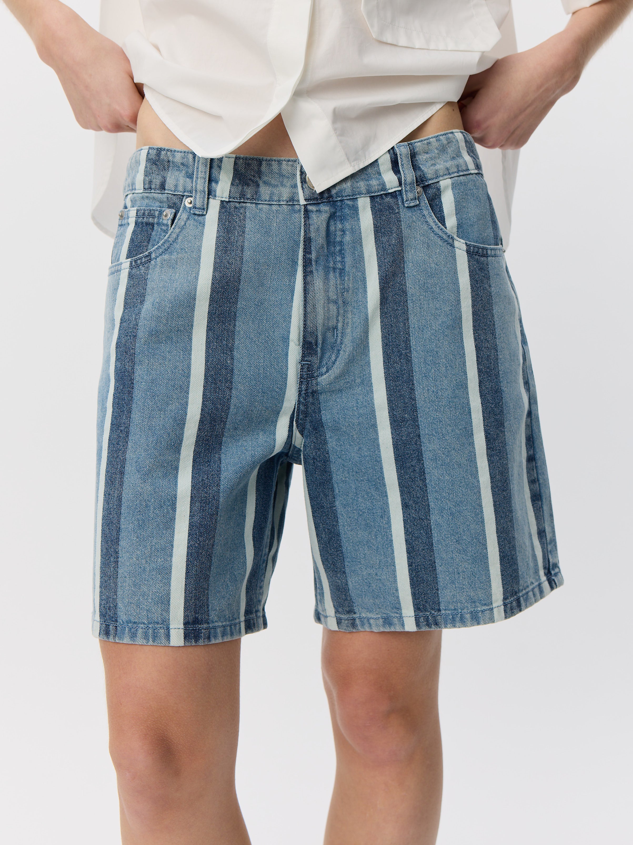 Sofie Schnoor WOMEN OZILASW STRIPED DENIM SHORTS Shorts 5123 Blue denim Stripe